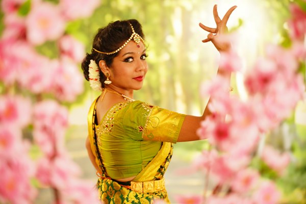 Hire Bollywood Dancers